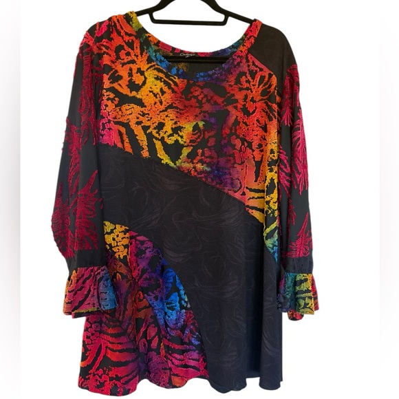 CALEAAA Tops - CALEAAA Multicolor Floral Tunic Top